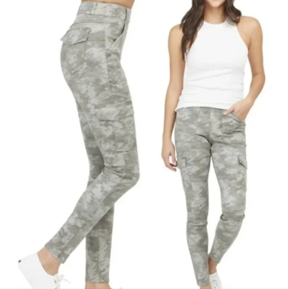 SPANX Gray Camo Skinny Cargo Pants